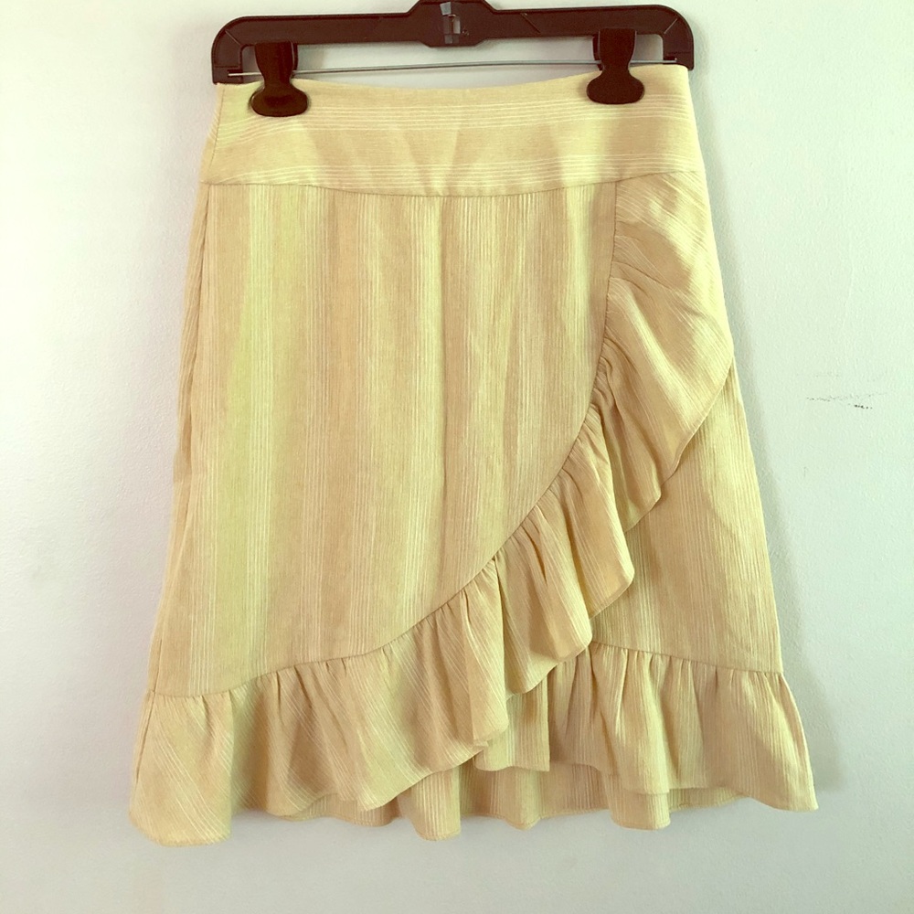 Ellen Tracy tan ruffled skirt